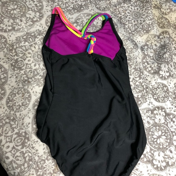 Girls bathing suit size 4/5t - Picture 2 of 2